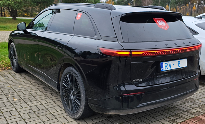 Attēls, kurā ir transportlīdzeklis, sauszemes transportlīdzeklis, ritenis, ārpus telpām</p><p>Mākslīgā intelekta ģenerēts saturs var būt nepareizs.